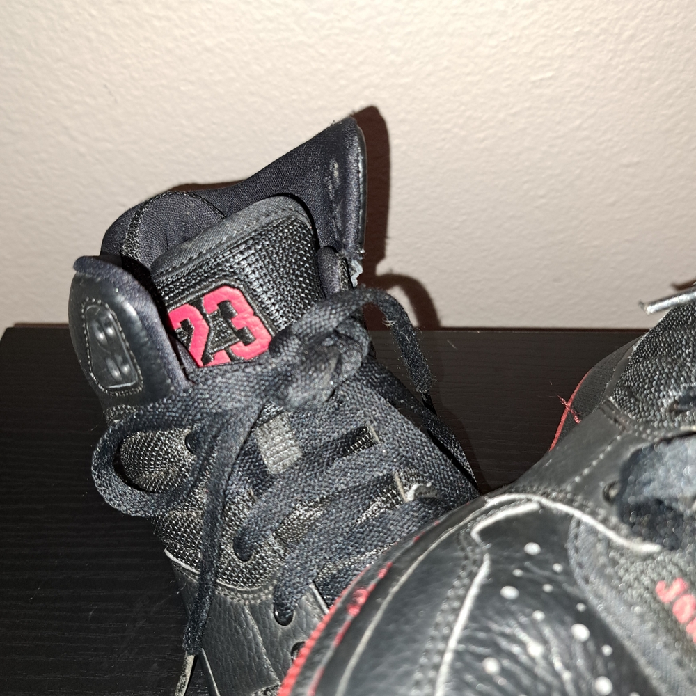Kids Black & Red Jordan Basketball Shoes with '23' Accent. Size 4Y - Picture 3 of 16